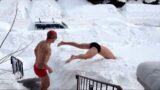 超寒そう！ 雪の中を“泳ごう”とする男二人組が無謀すぎた！