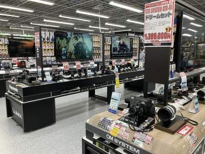 ヨドバシ池袋にはカメラもたくさん売っている