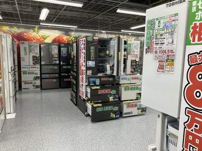 国内外の冷蔵庫が多数置かれたエリア