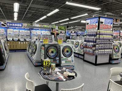 洗濯機や温水洗浄便座などが多数展示されたエリア